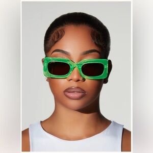 Lorvae DEETAILZ Green Women Sunglasses​​​​​